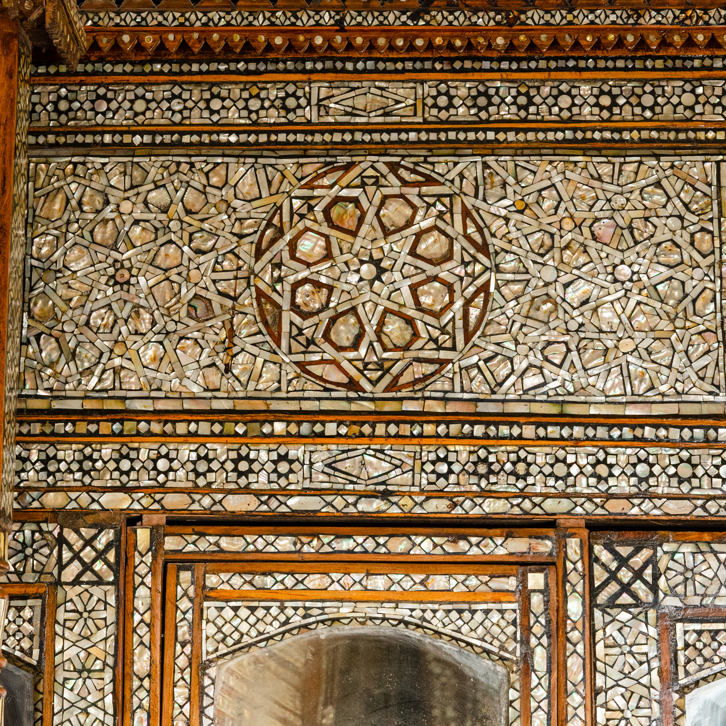 Geometric border detail